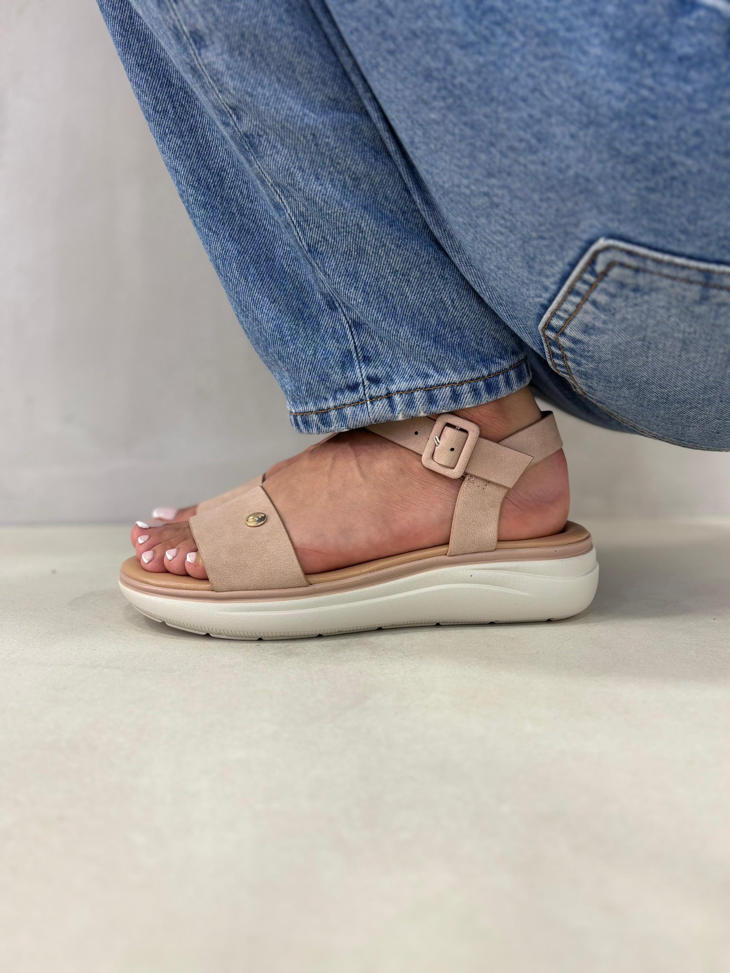 14370 – Sandalias Rosadas con Plataforma Ligera y Hebilla Ajustable