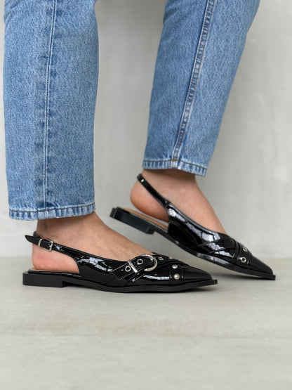 14095 - Zapatos Slingback en Charol Negro con Hebillas