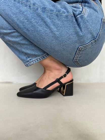 14342 – Zapatos de tacón negro con tiras cruzadas y pulsera ajustable para dama