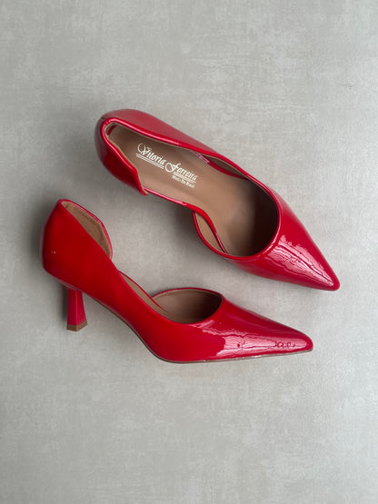 14425 – Zapatos de Tacón Rojos en Charol con Punta Fina