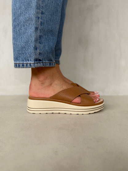 14039 - Sandalias de Plataforma con Cruce Frontal