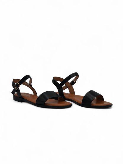 14410 – Sandalias Negras con Hebilla Dorada y Suela Baja