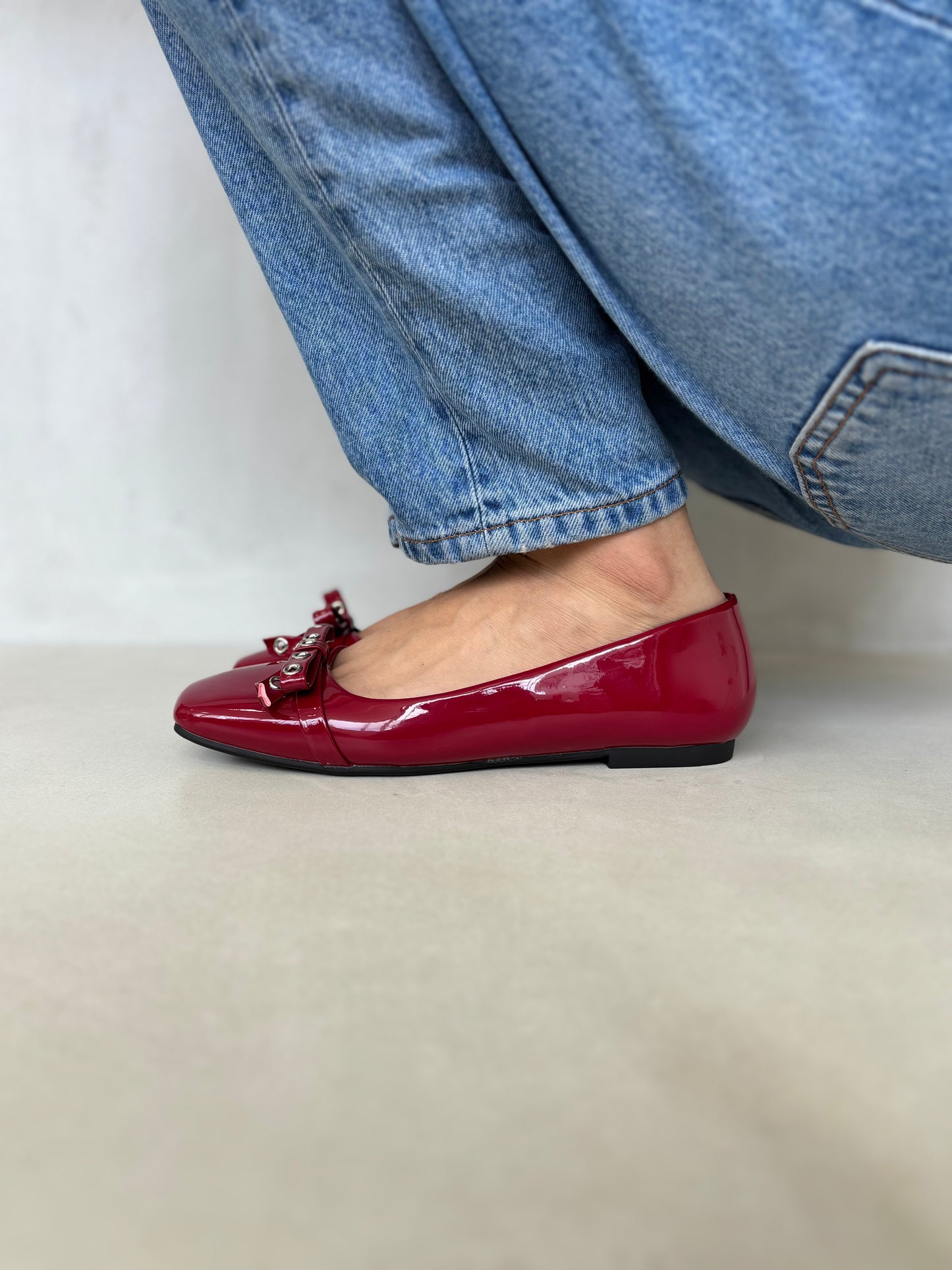 14459 – Bailarinas Burdeos de Charol con Lazo Frontal