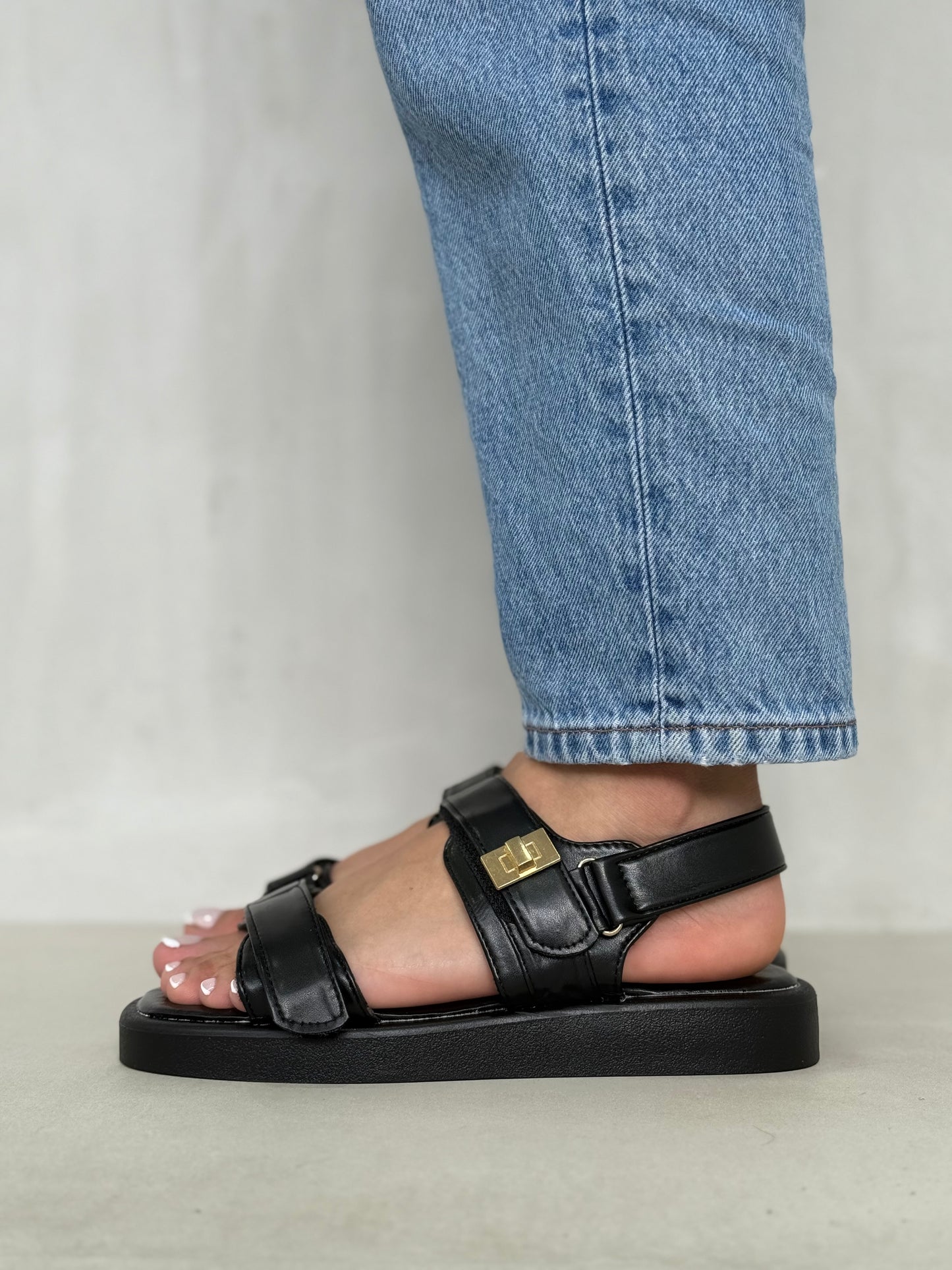 14045 - Sandalias con Velcro Ajustable