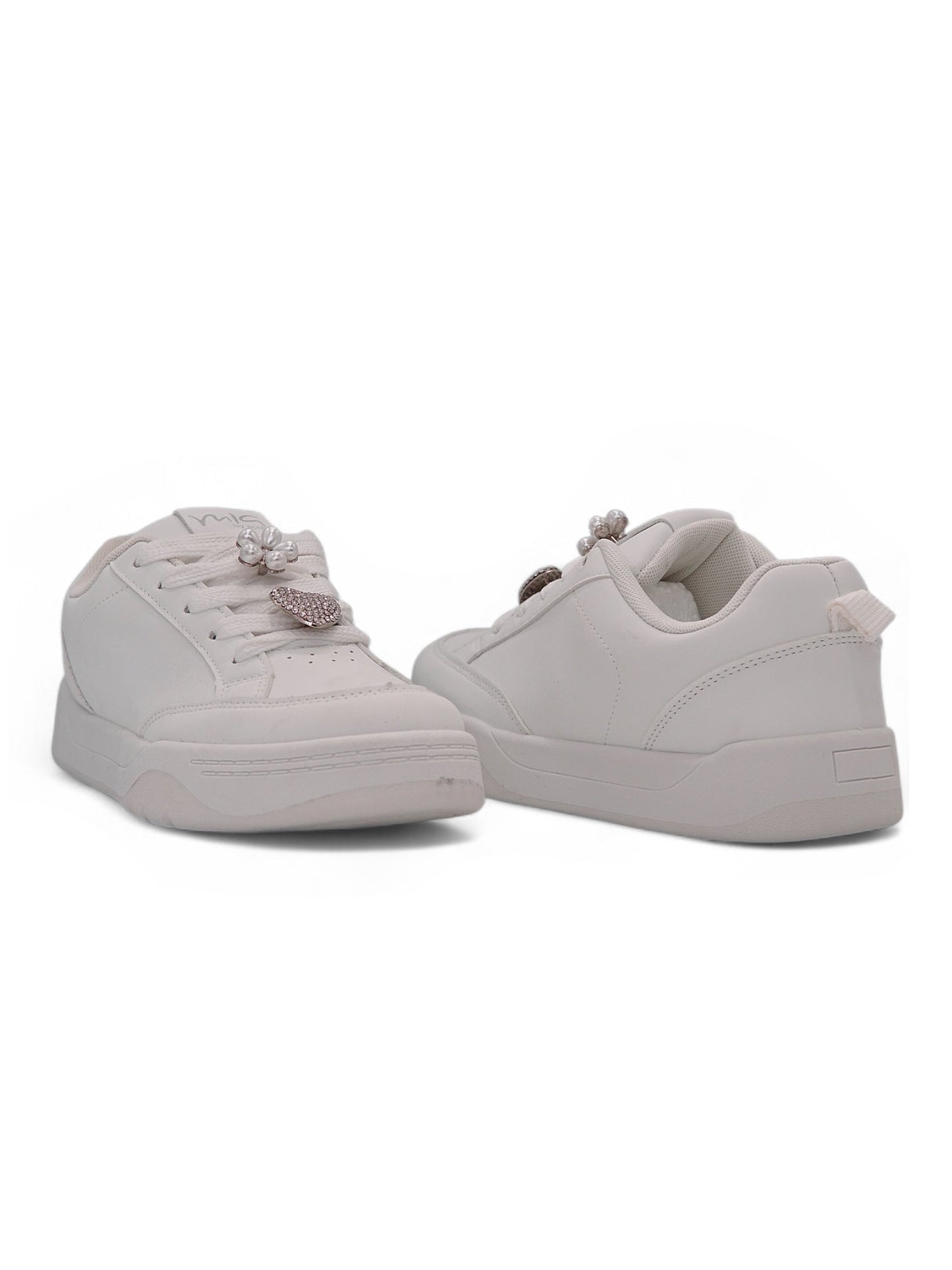 14140 - Tenis para Mujer en Blanco con Dijes Decorativos