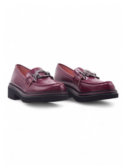 14069-Mocasines con Tacón Bajo y Adorno Metálico