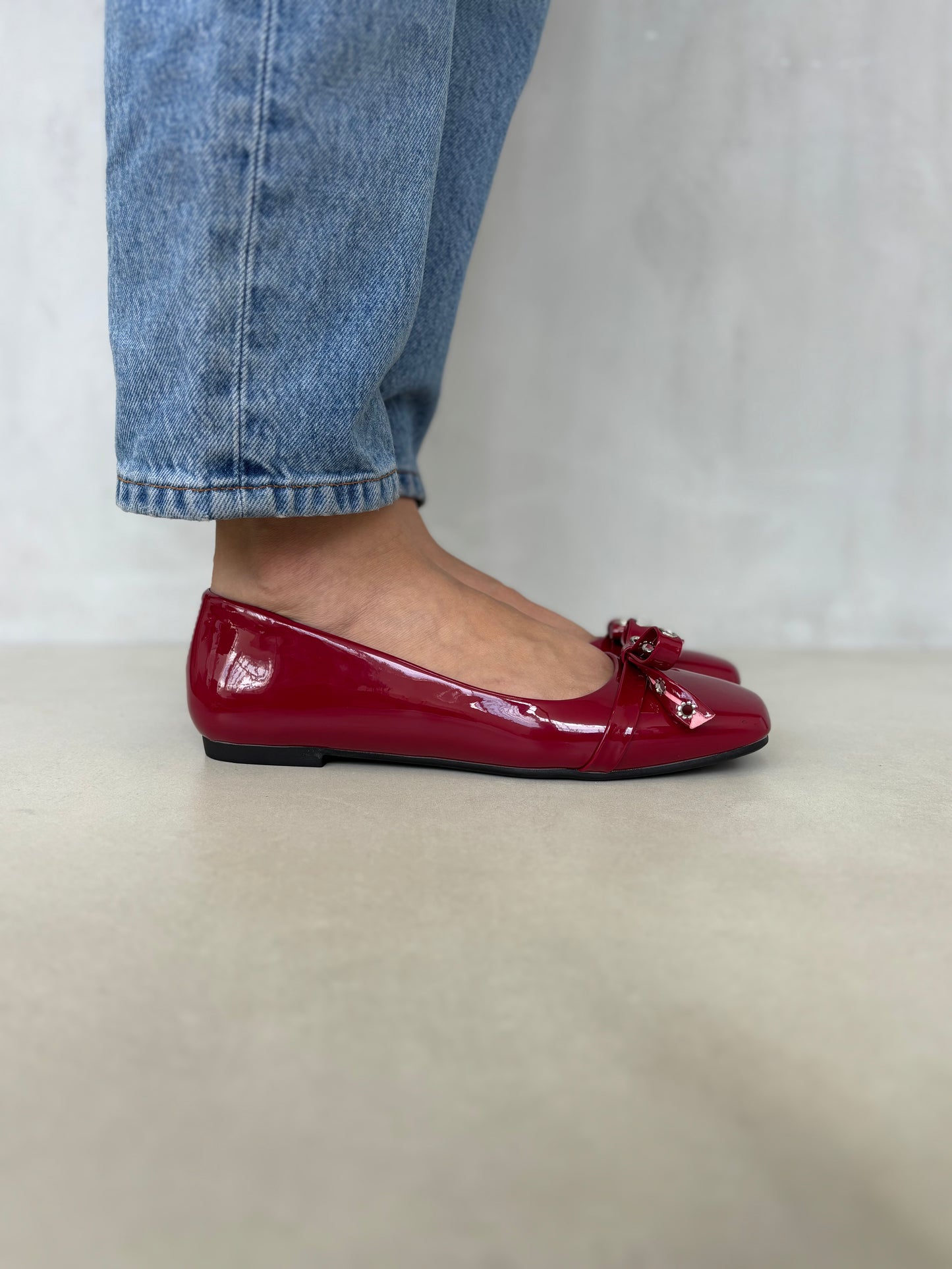 14459 – Bailarinas Burdeos de Charol con Lazo Frontal