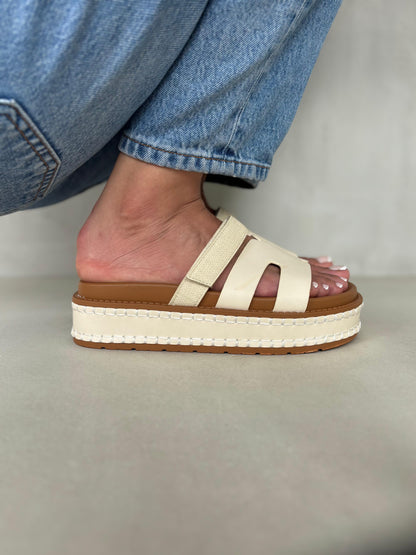 14346 – Sandalias Beige con Plataforma y Detalle Trenzado