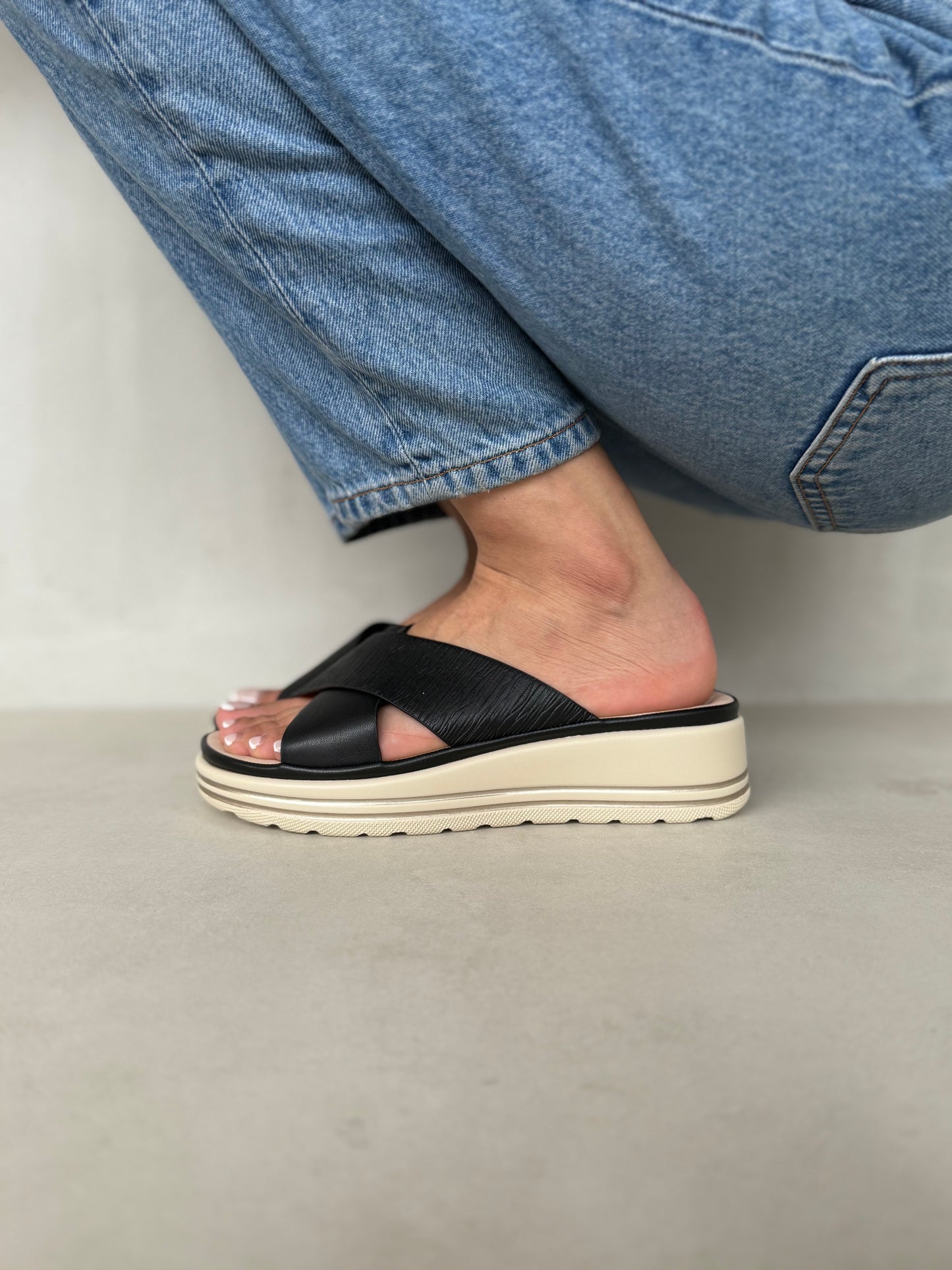 14038 - Sandalias de Plataforma con Cruce Frontal