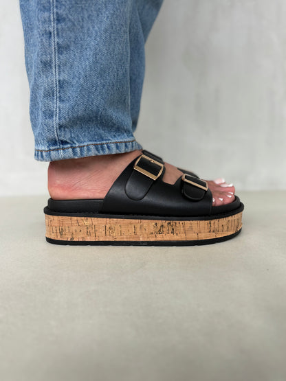 14353 – Sandalias Negras con Plataforma de Corcho y Hebillas Doradas