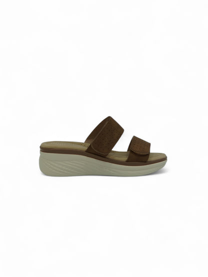14363 – Sandalias Camel con Plataforma Ergonómica y Cierre de Velcro