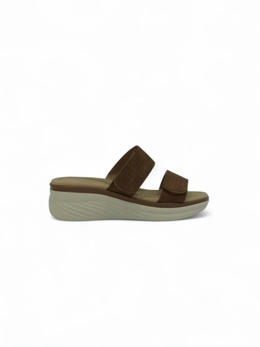 14363 – Sandalias Camel con Plataforma Ergonómica y Cierre de Velcro