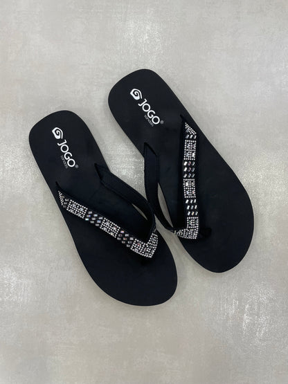 14381 – Chancletas Negras con Piedras Brillantes