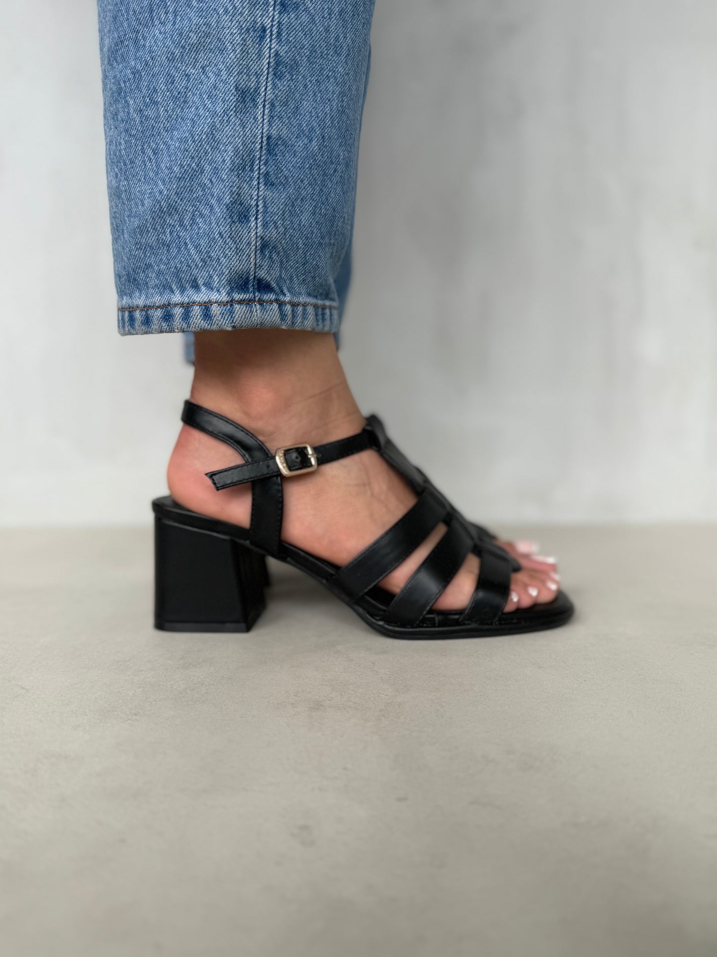 13504 - Sandalias de Tacón Medio para Mujer en Color Negro