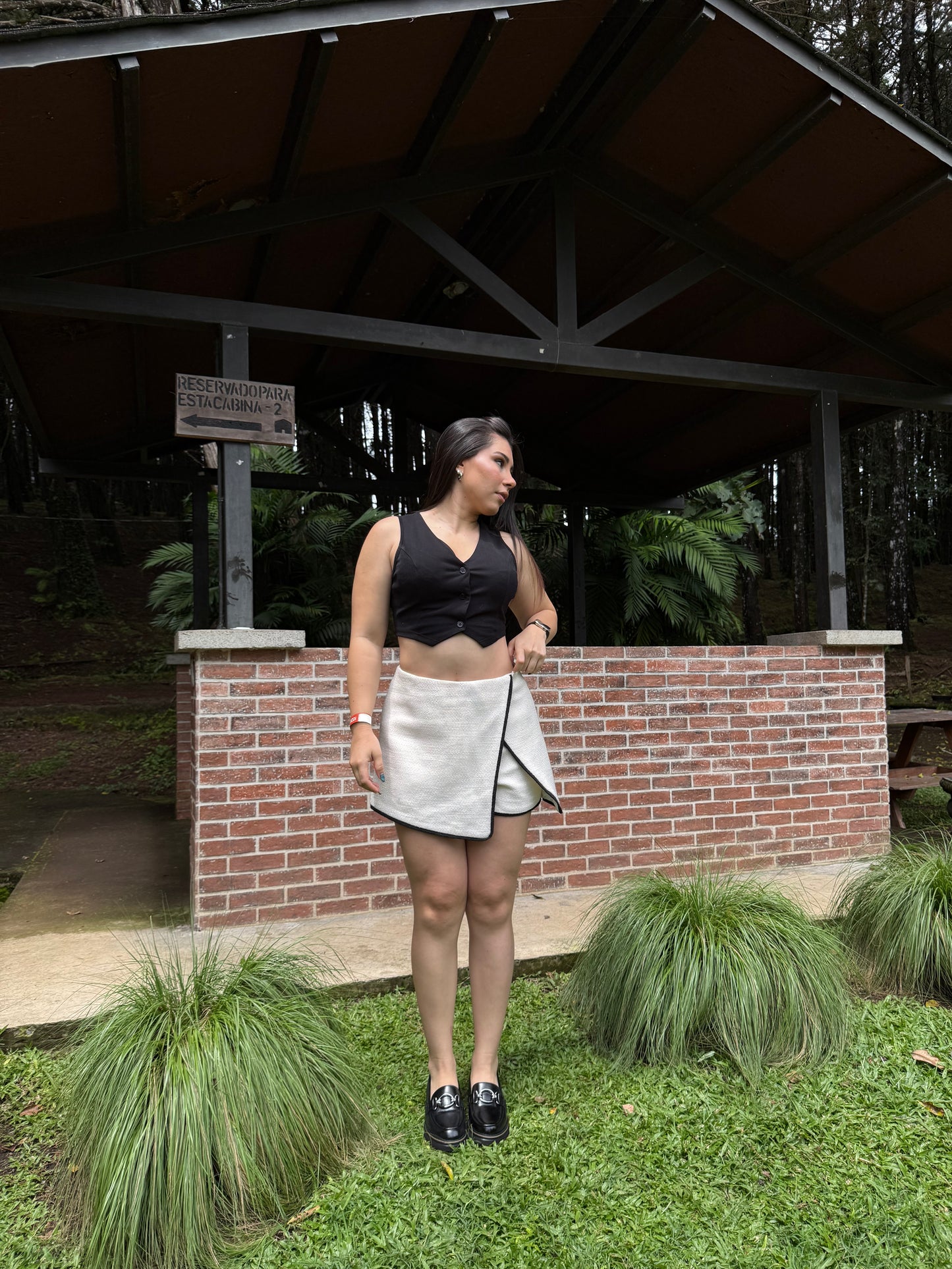 14068 - Mocasines con Tacón Bajo y Adorno Metálico