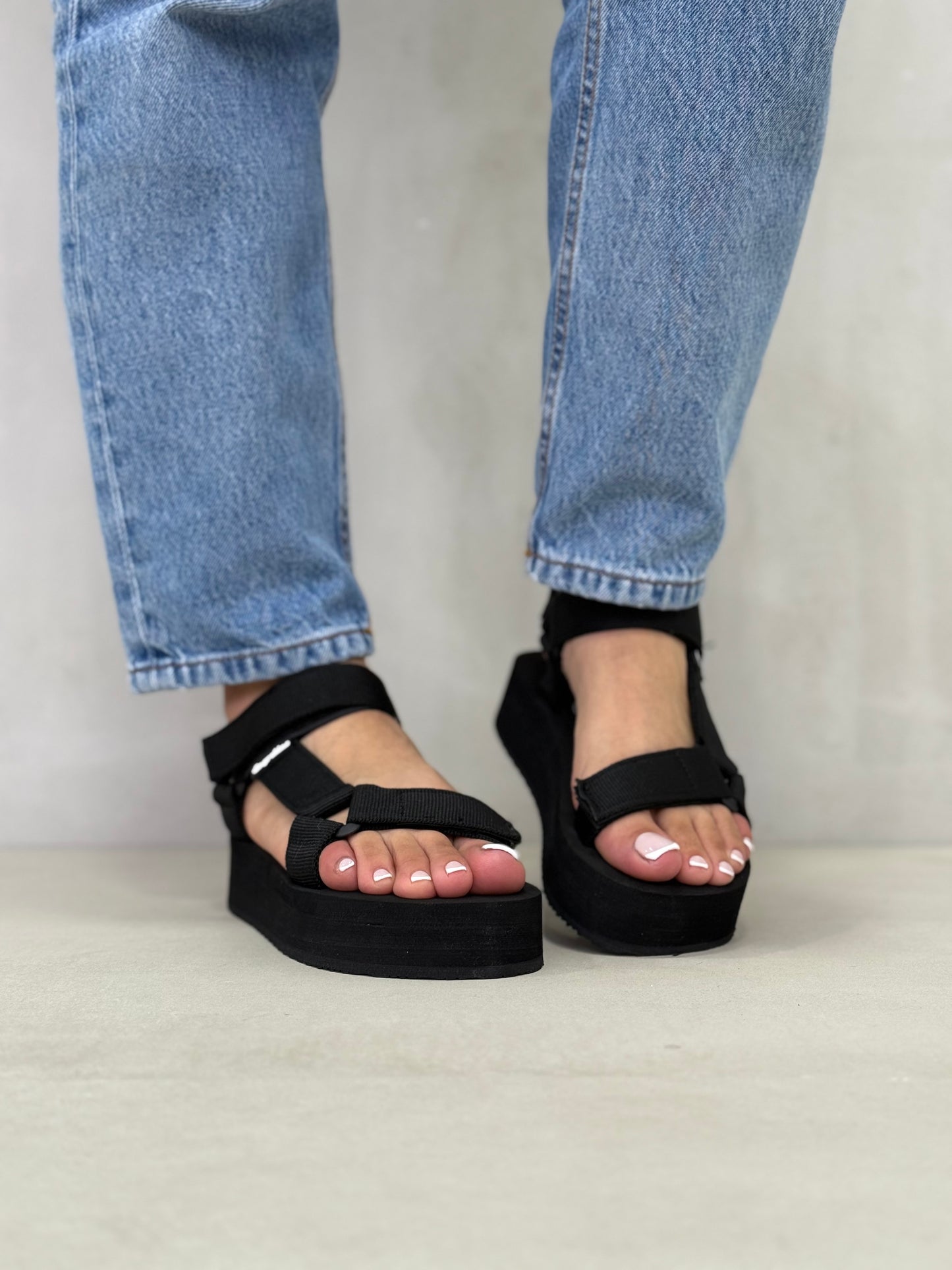 14055 - Sandalias Rosadas con Plataforma