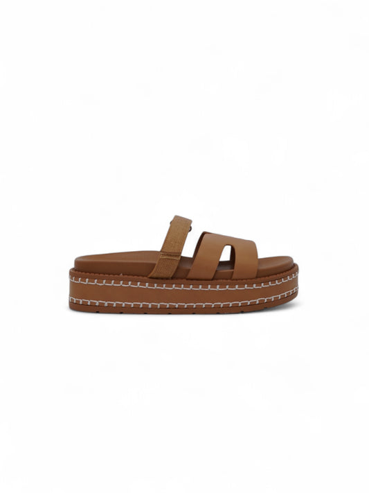 14345 – Sandalias Camel con Plataforma y Detalle Trenzado