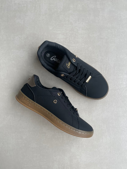 14318 – Zapatillas negras con detalle dorado para dama