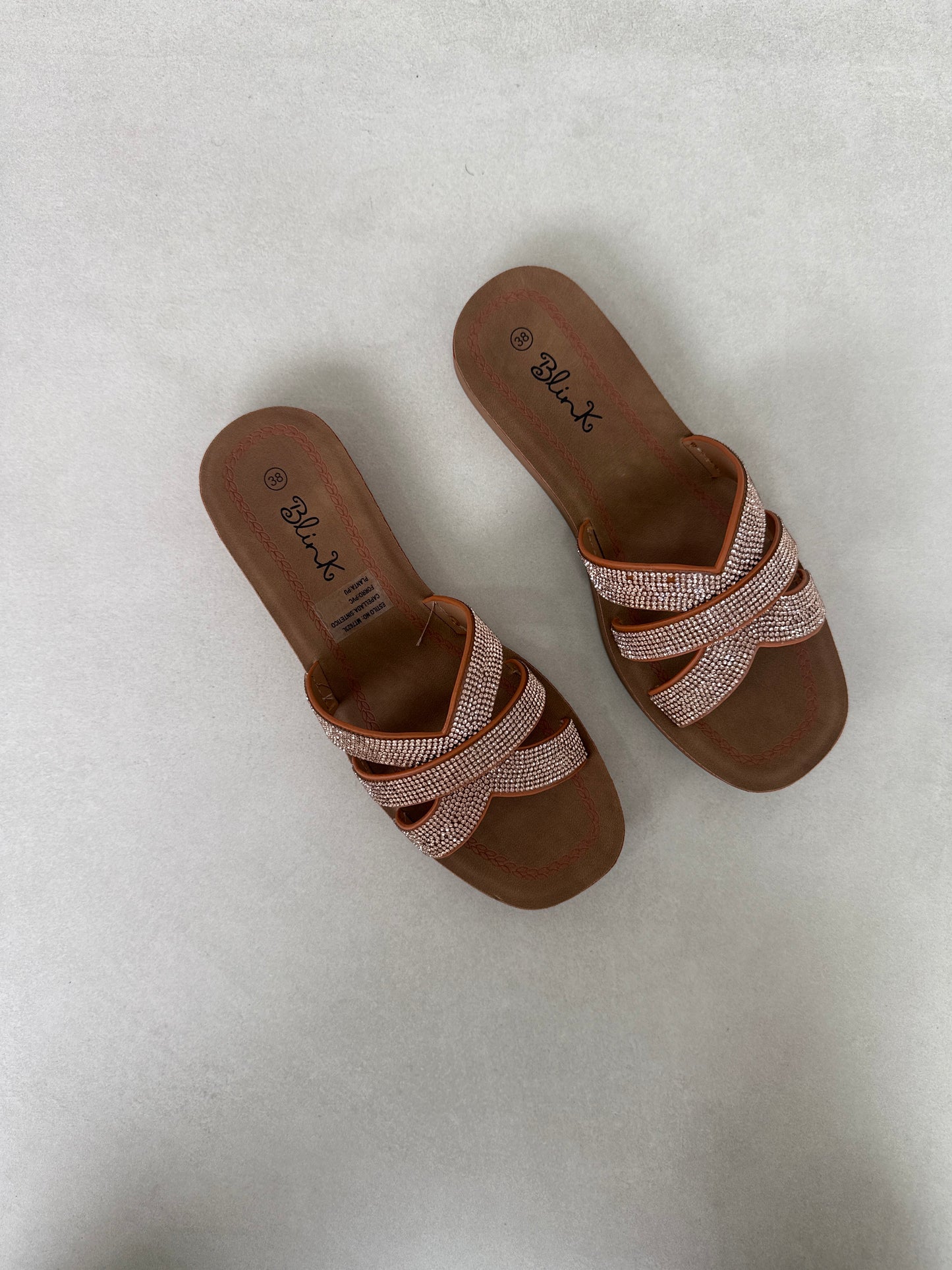 14501 – Sandalias Camel con Brillo Cruzado