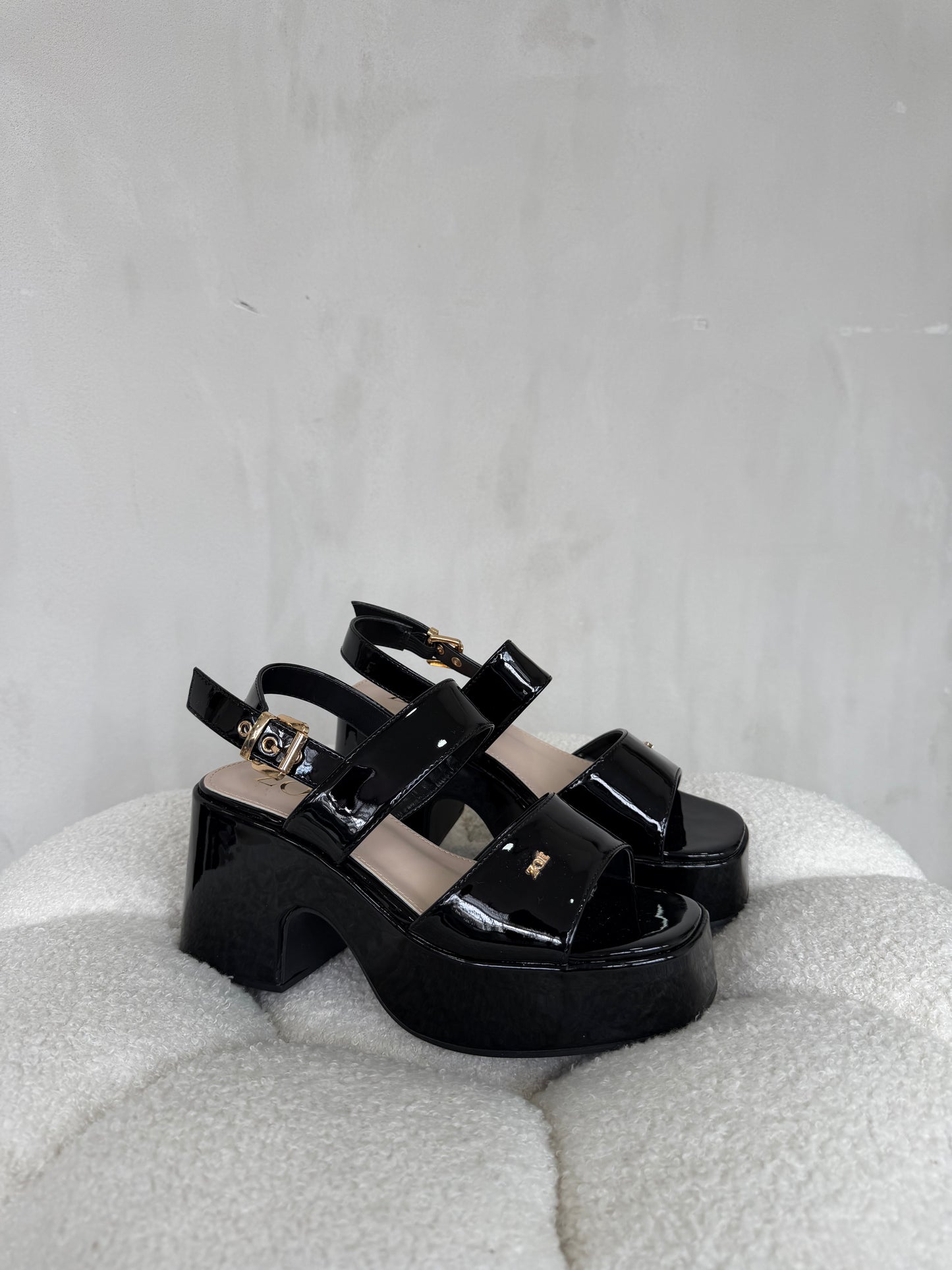 Sandalias 14914 z015 black patent