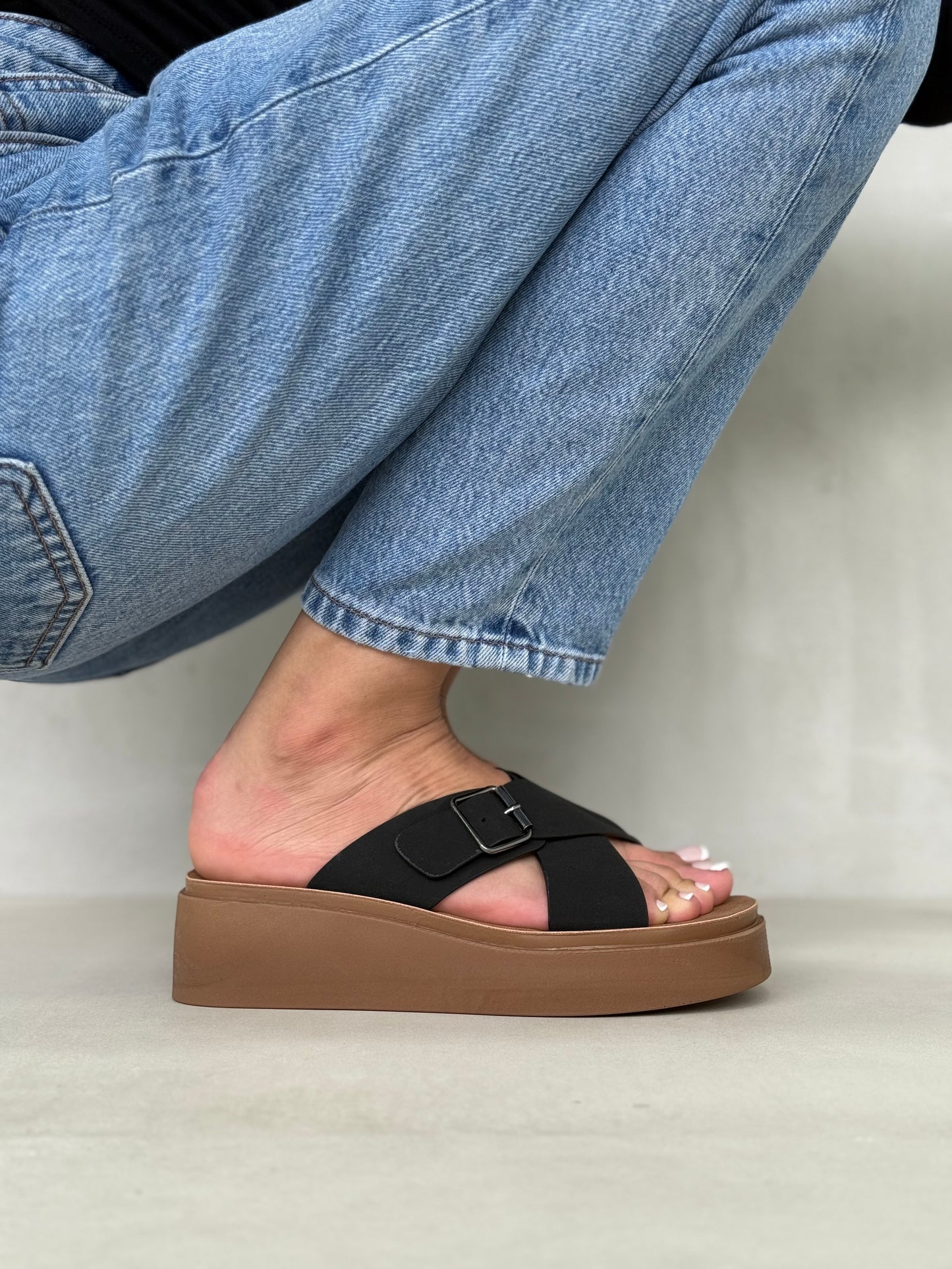 14088 - Sandalias con Plataforma y Hebilla