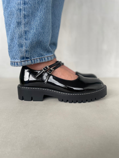 14453 – Mary Jane Negras de Charol con Suela Chunky y Doble Correa