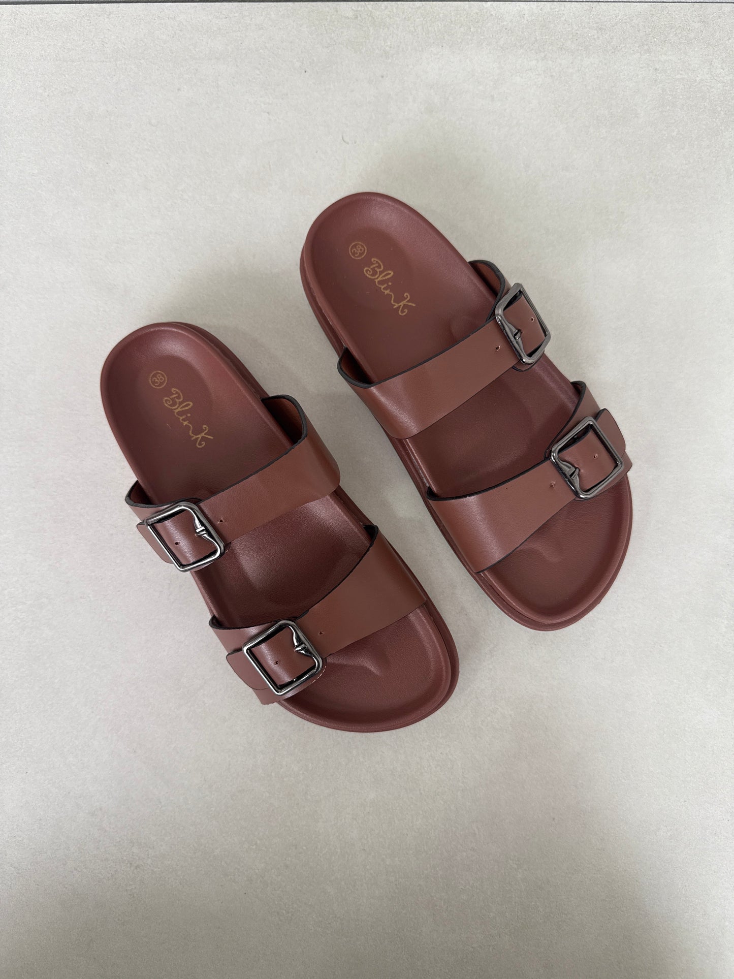 14490 – Sandalias Marrón Oscuro con Hebillas Metálicas