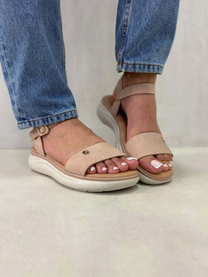 14370 – Sandalias Rosadas con Plataforma Ligera y Hebilla Ajustable