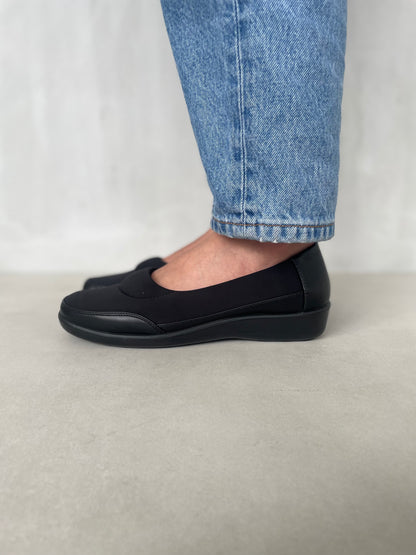 13095 – Zapatos Negros Tejidos con Suela Ergonómica