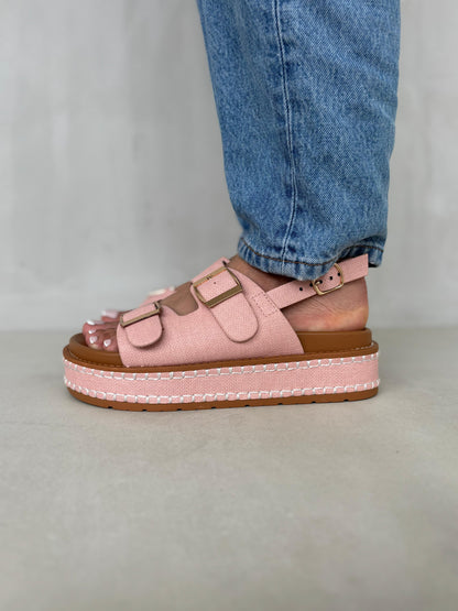 14348 – Sandalias Rosa Viejo con Plataforma Alta y Hebillas Doradas