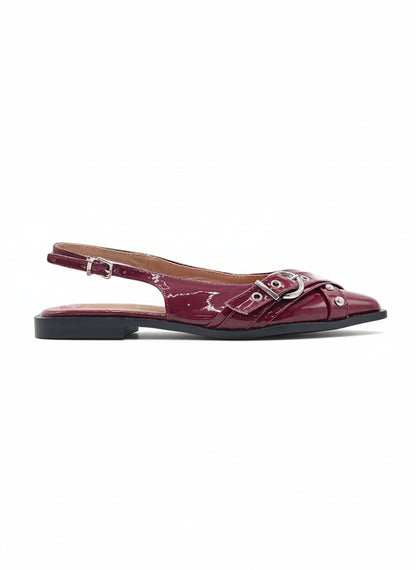 14096 - Zapatos Slingback en Charol Vino con Hebillas y Tachuelas