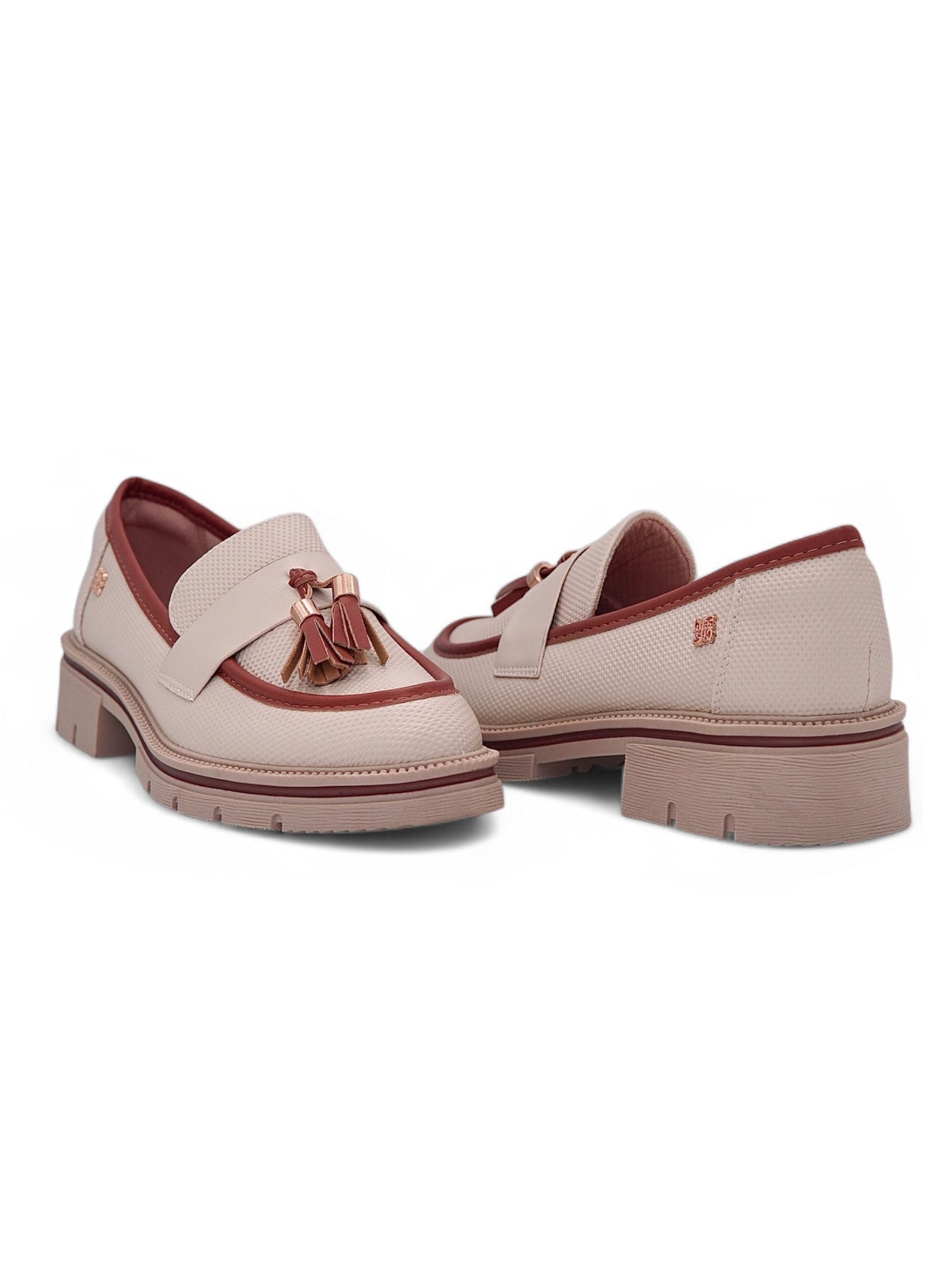 14073 - Mocasines para Mujer en Beige con Detalles Vino y Borlas