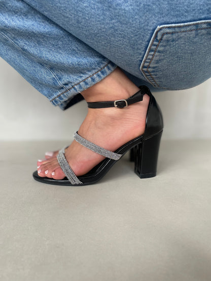 14331 – Sandalias Negras con Tacón Alto y Detalle Brillante