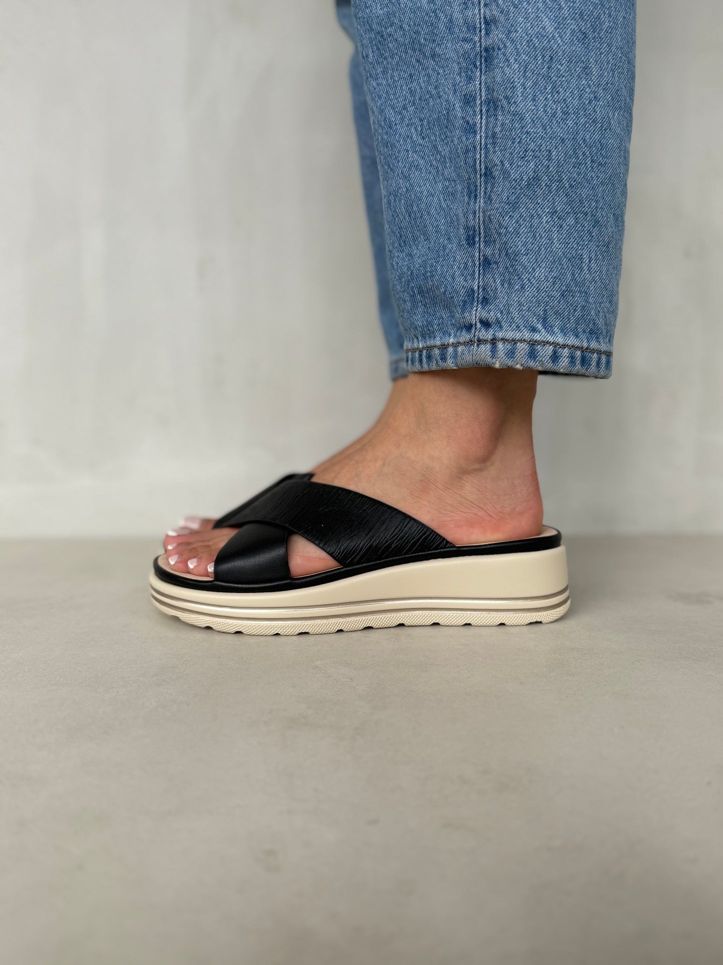 14038 - Sandalias de Plataforma con Cruce Frontal