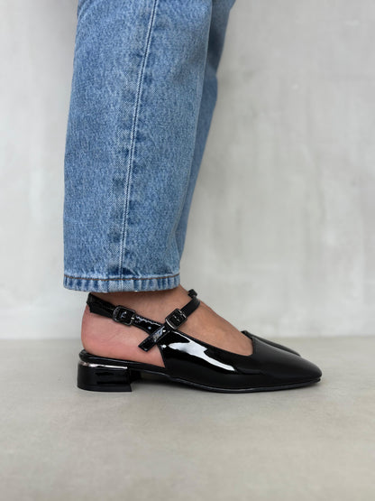 14062 - Zapatos Slingback Negros en Charol con Tacón Bajo