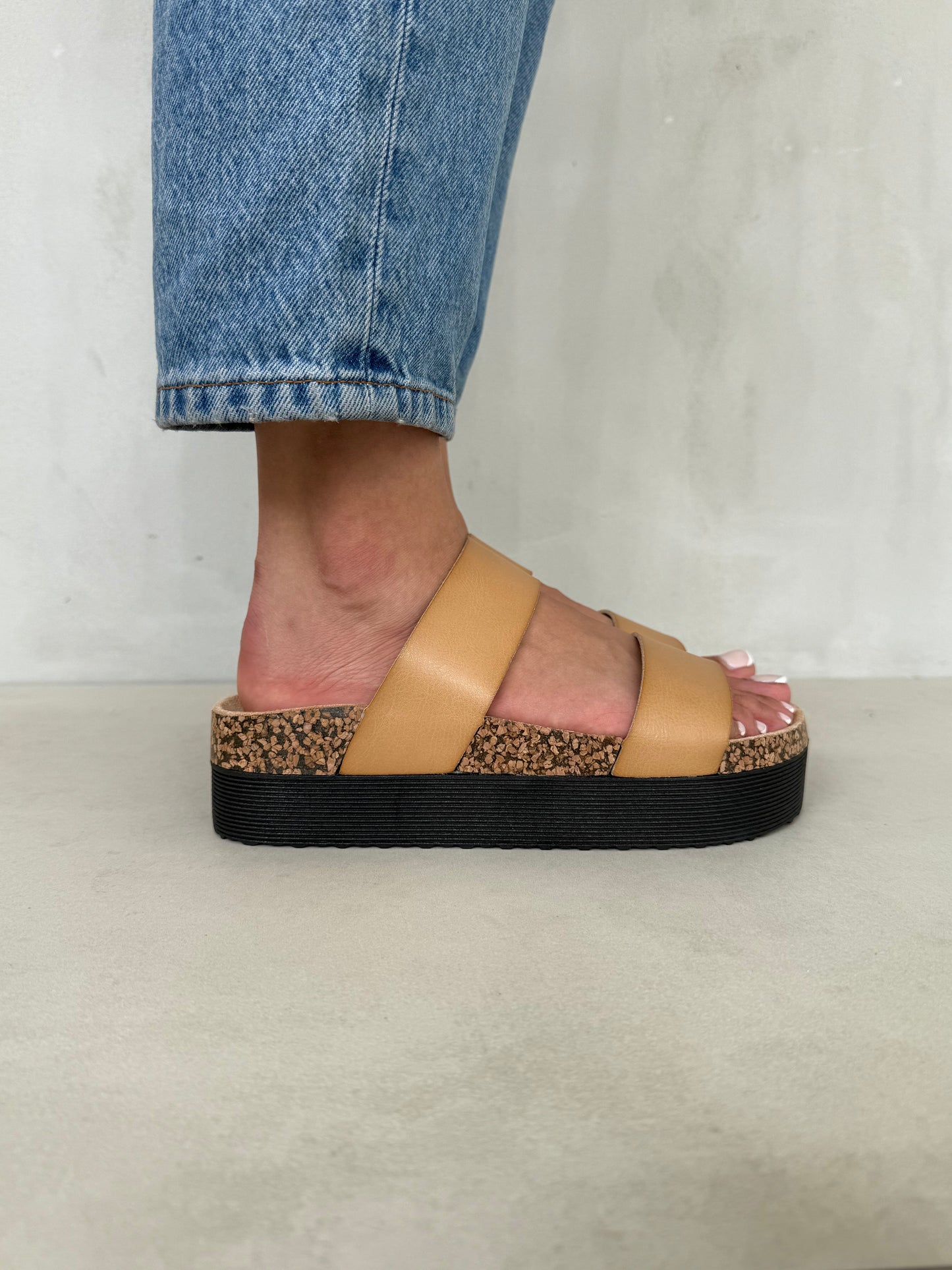 14287 – Sandalias taupe de doble correa para dama