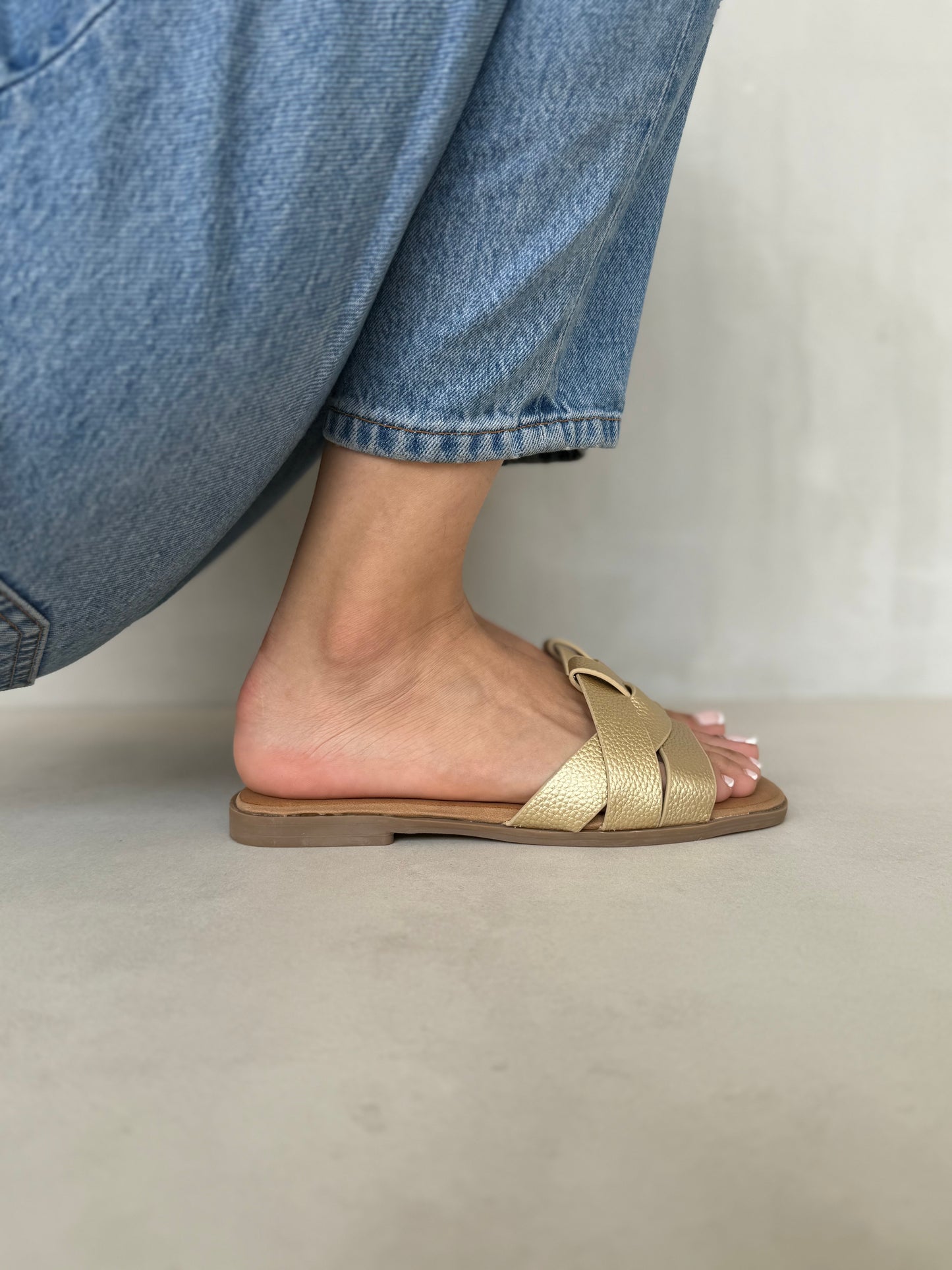 14021-Sandalias Planas de Mujer con Diseño Entrelazado