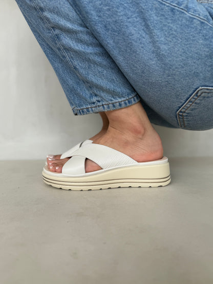 14040 - Sandalias de Plataforma con Cruce Frontal