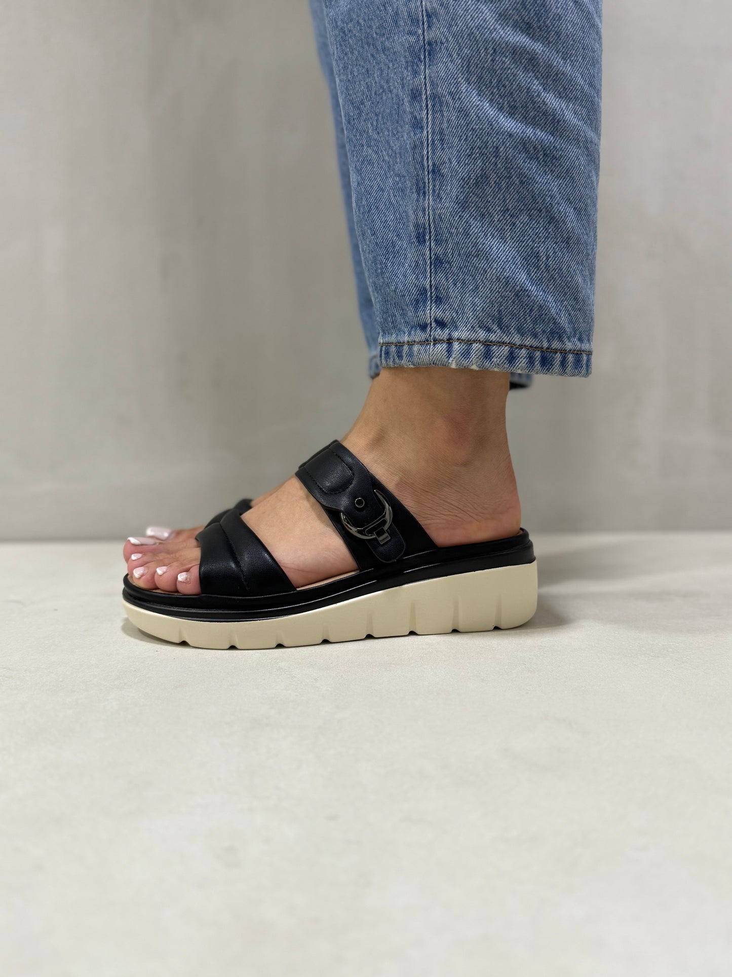 14029 - Sandalias con Plataforma y Doble Hebilla