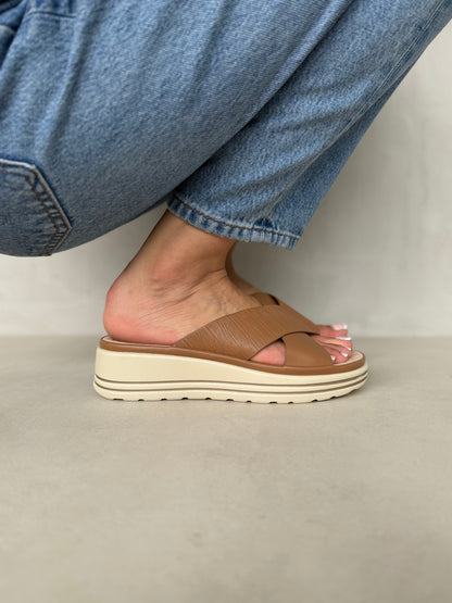 14039 - Sandalias de Plataforma con Cruce Frontal