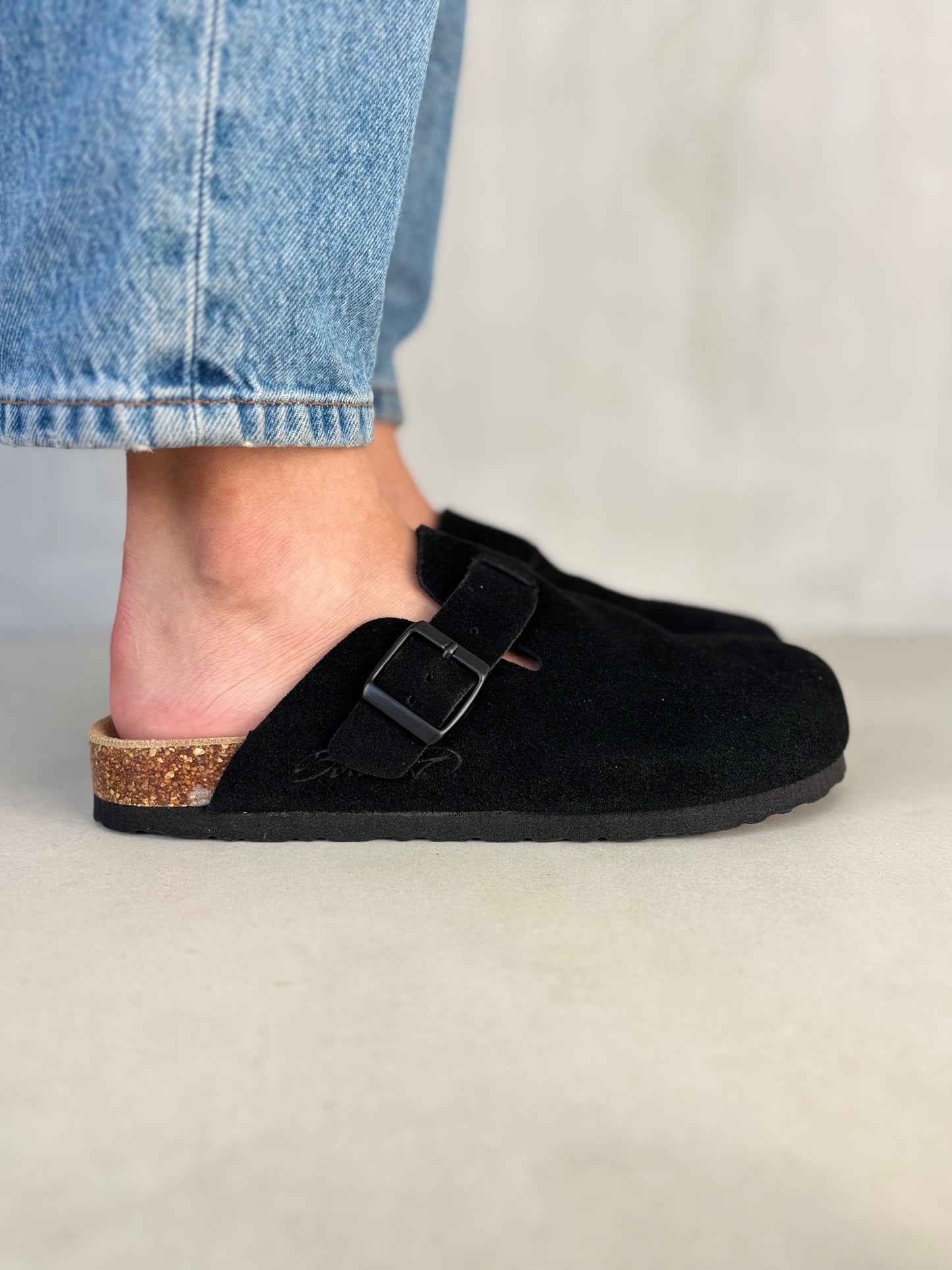14372 – Sandalias tipo zueco color negro Unisex | Boston Zoé Shoes