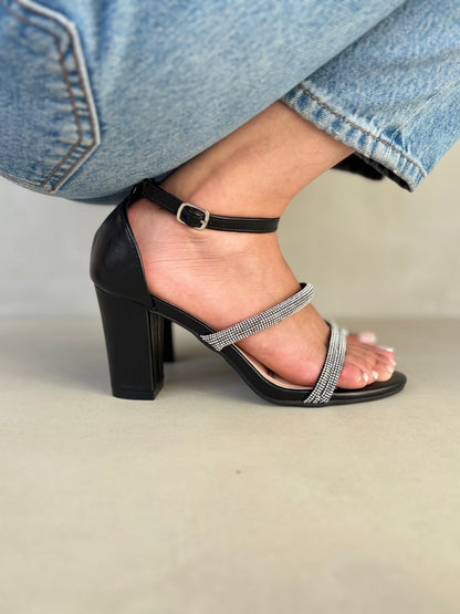 14330 – Sandalias negras con tiras brillantes y tacón alto para dama