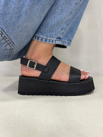 14269 – Sandalias Negras con Plataforma Alta y Hebilla Metálica