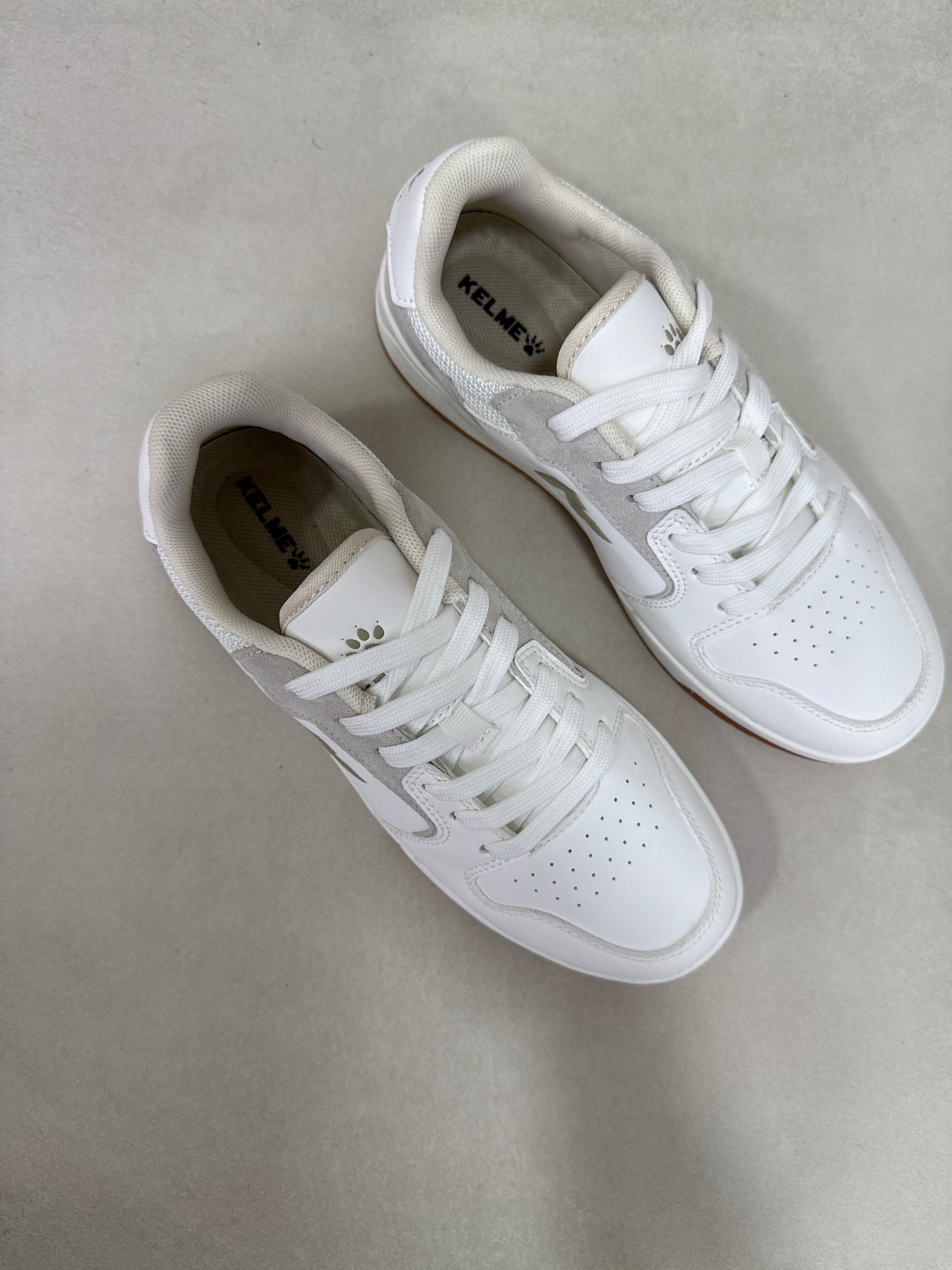 14241 – Tenis blancos con gris para dama Kelme