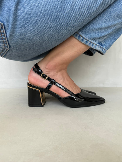 14343 – Zapatos de tacón negro charol con tiras cruzadas para dama