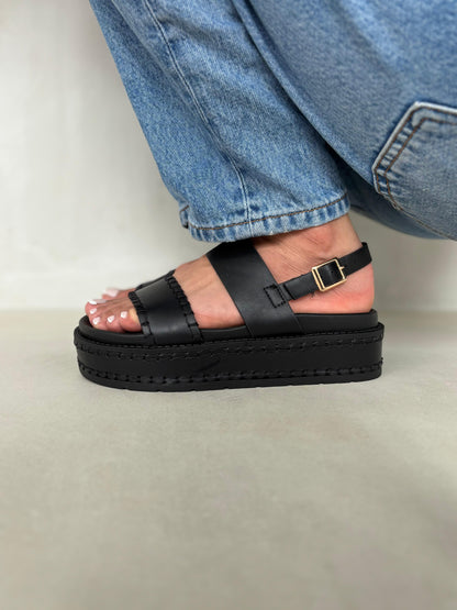 14350 – Sandalias Negras con Plataforma Alta y Correa Ajustable