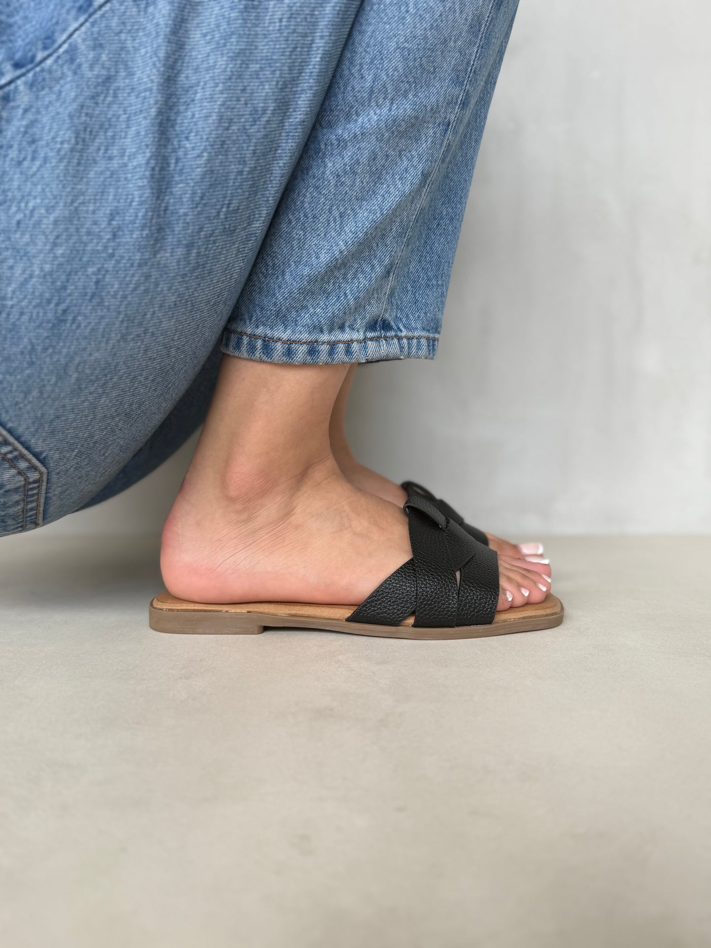 14018-Sandalias Planas de Mujer con Diseño Entrelazado