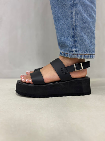 14269 – Sandalias Negras con Plataforma Alta y Hebilla Metálica