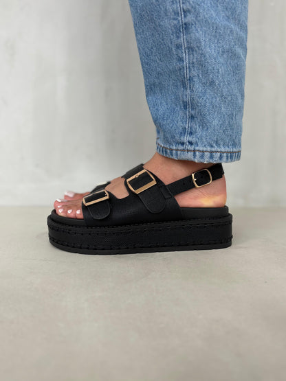 14347 – Sandalias Negras con Plataforma Alta y Hebillas Doradas