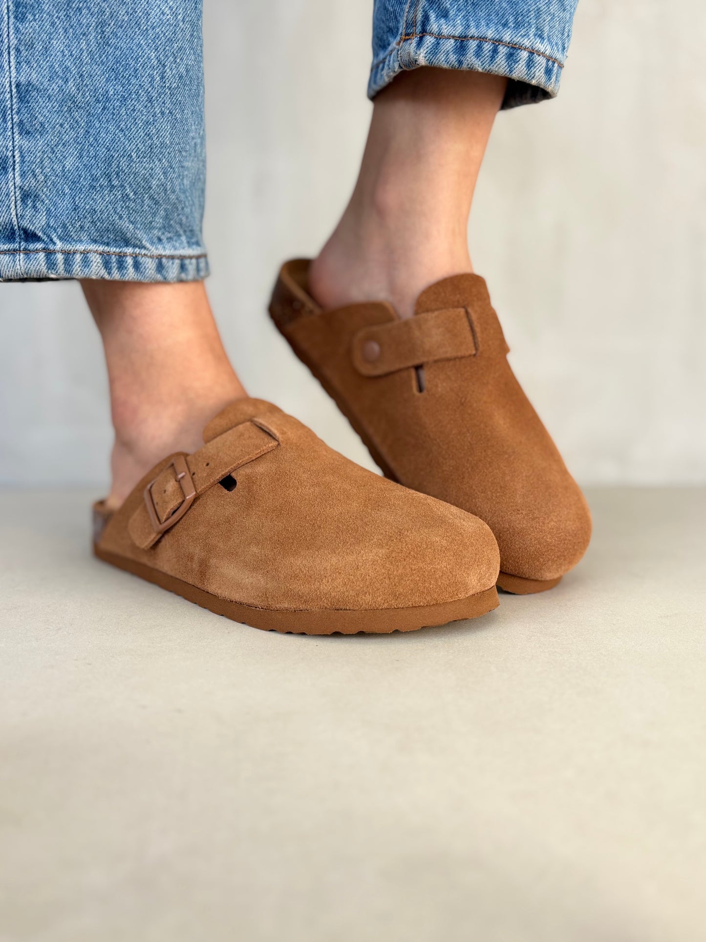 14373 – Sandalias tipo zueco color café tostado Unisex | Boston Zoé Shoes